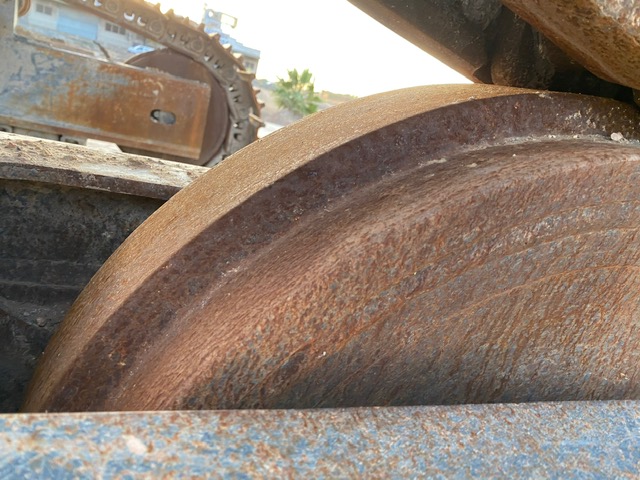 NEW HOLLAND E485 - - GUIDE WHEEL