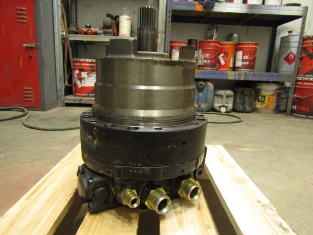 JCB JS330 - 05/903857 - TRAVEL MOTOR - Image 4
