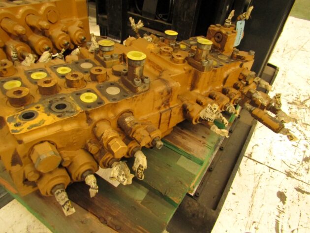 CATERPILLAR   322BLN  116-3472 - DISTRIBUIDOR PRINCIPAL - Imagen 2
