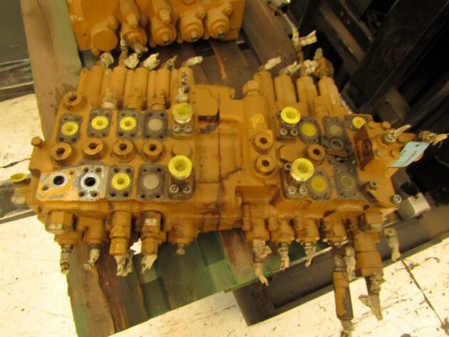 CATERPILLAR   322BLN  116-3472 - DISTRIBUIDOR PRINCIPAL