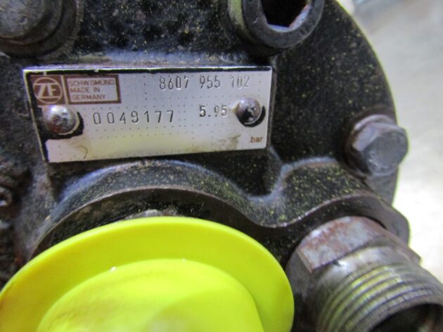 KOMATSU  WA470-3H  421-N24-H450 - BOMBA DE EMERGENCIA DE DIRECCIÓN - Imagen 6