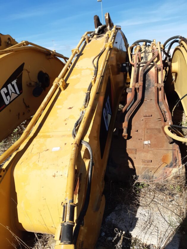 CATERPILLAR  374D  297-7320 / 428-8136 - PLUMA - Imagen 3