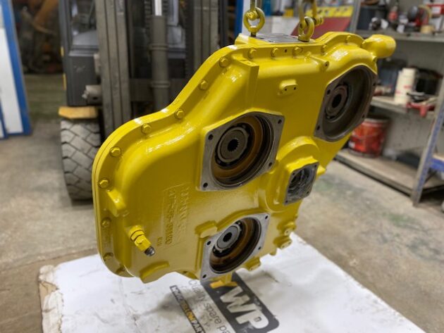 KOMATSU   PC11006  21N-38-00031 - CAJA DE BOMBAS - Imagen 2