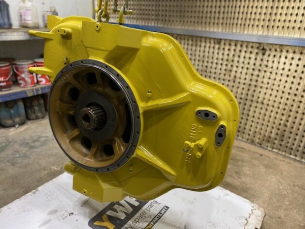 KOMATSU   PC11006  21N-38-00031 - CAJA DE BOMBAS - Imagen 3
