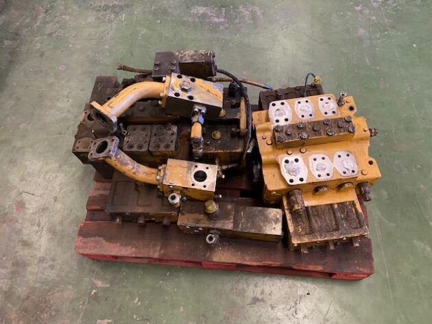 CATERPILLAR  350L - 121-8854 - MAIN DISTRIBUTOR VALVE