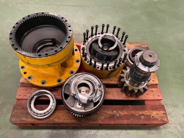 JCB JS330 - 05/200100 - SWING GEAR - Image 3