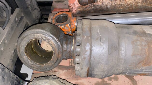 VOLVO  L70D  11088856 - BOTELLA DE VOLTEO PALA - Imagen 2