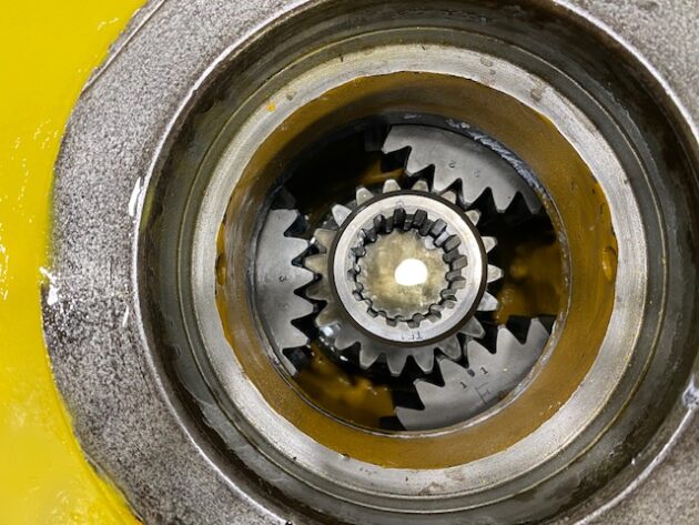 KOMATSU  PC400-3  208-26-00013 - REDUCTOR DE GIRO - Imagen 8