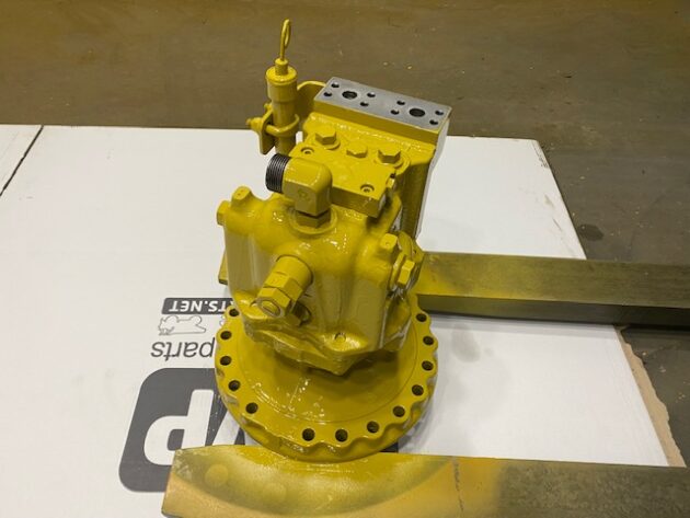 KOMATSU  PC600-7 - 706-75-01251 - SWING MOTOR