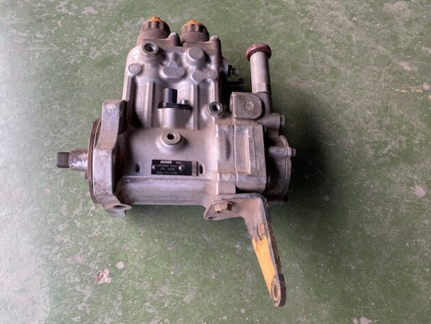 KOMATSU  PC600-8  6261-71-1110 - BOMBA DE PRESIÓN DE GASOIL - Imagen 2