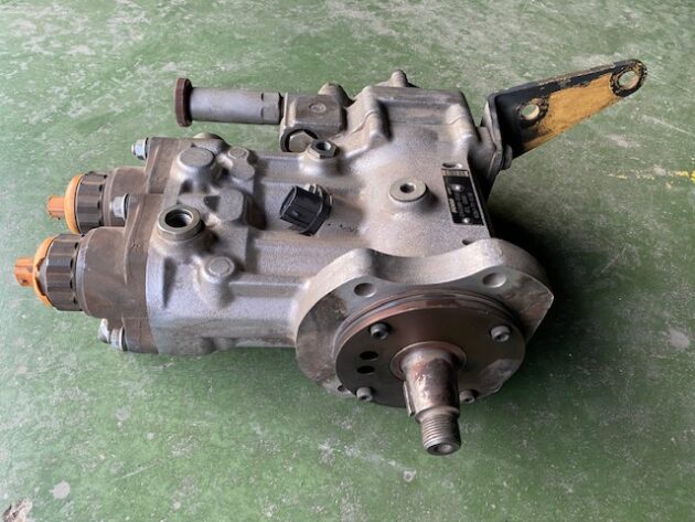 KOMATSU  PC600-8  6261-71-1110 - BOMBA DE PRESIÓN DE GASOIL - Imagen 3