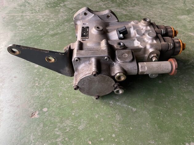 KOMATSU  PC600-8  6261-71-1110 - BOMBA DE PRESIÓN DE GASOIL - Imagen 5