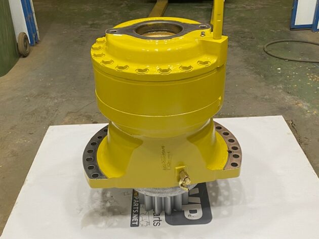 KOMATSU  PC450LC-6K  208-26-00170 - REDUCTOR DE GIRO - Imagen 3