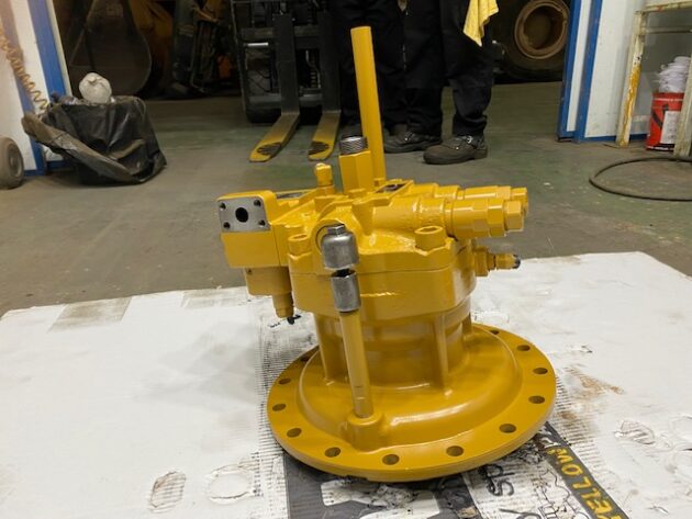 CATERPILLAR  320D-2L  334-9976 - MOTOR DE GIRO - Imagen 3