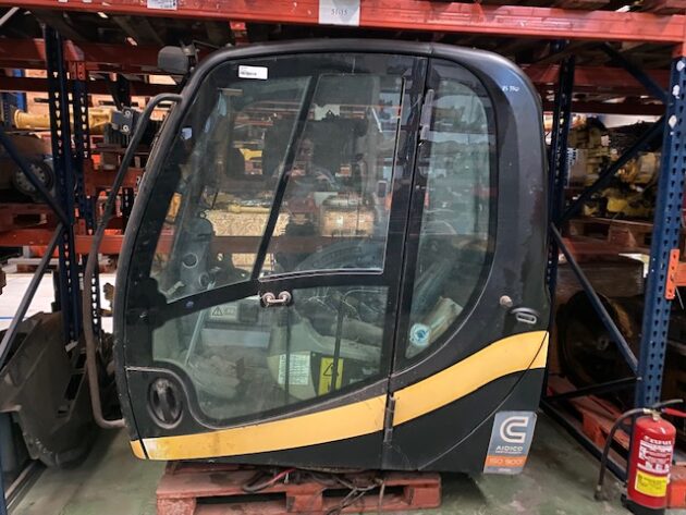 JCB  JS330  335/03322 - CABINA