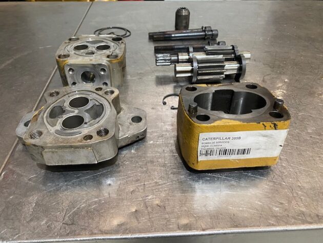 CATERPILLAR  385B  155-9224 - BOMBA DE SERVICIOS - Imagen 2