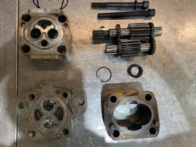 CATERPILLAR  385B  155-9224 - BOMBA DE SERVICIOS - Imagen 3