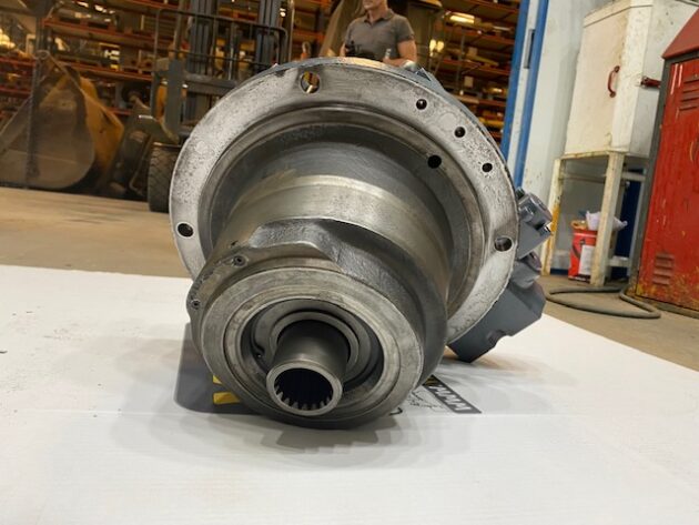 KOMATSU  PC1100-6  21N-60-32101 - MOTOR DE TRANSLACIÓN - Imagen 2