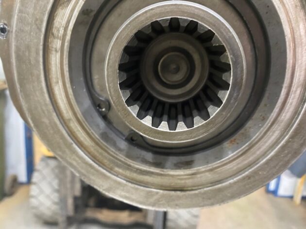 KOMATSU  PC1100-6  21N-60-32101 - MOTOR DE TRANSLACIÓN - Imagen 8