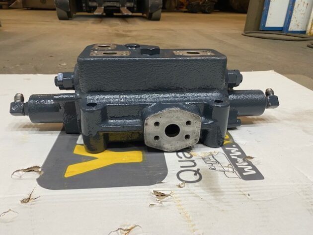 KOMATSU WA600-3 - 426-64-25210 - STEERING VALVE - Image 4