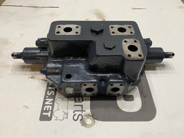 KOMATSU WA600-3 - 426-64-25210 - STEERING VALVE