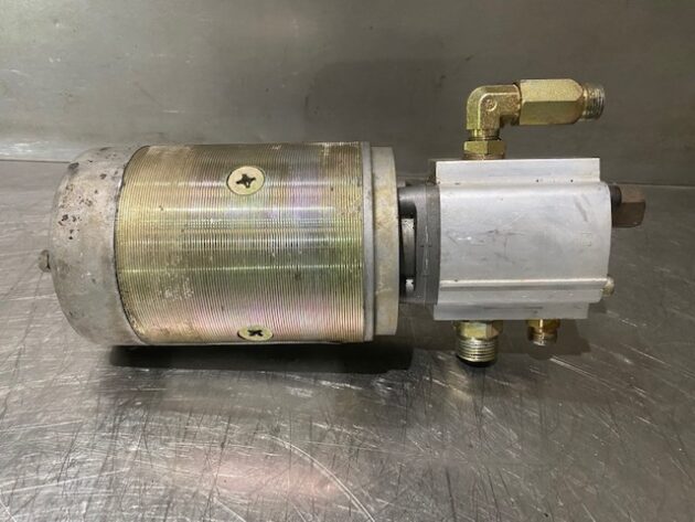 VOLVO L180E - 11709637 / 11706173 - MOTOR AND STEERING EMERGENCY PUMP - Image 2