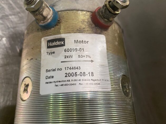 VOLVO L180E - 11709637 / 11706173 - MOTOR AND STEERING EMERGENCY PUMP - Image 7