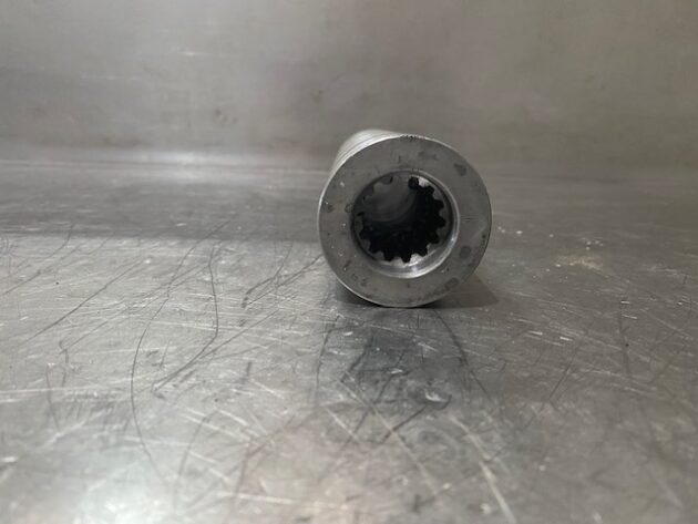 VOLVO L180E - 11038380 - HYDRAULIC PUMP OUTPUT SHAFT - Image 4