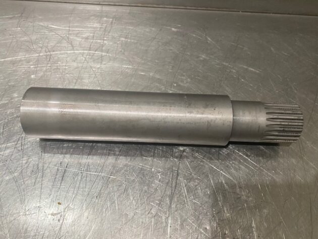 VOLVO L180E - 11038380 - HYDRAULIC PUMP OUTPUT SHAFT