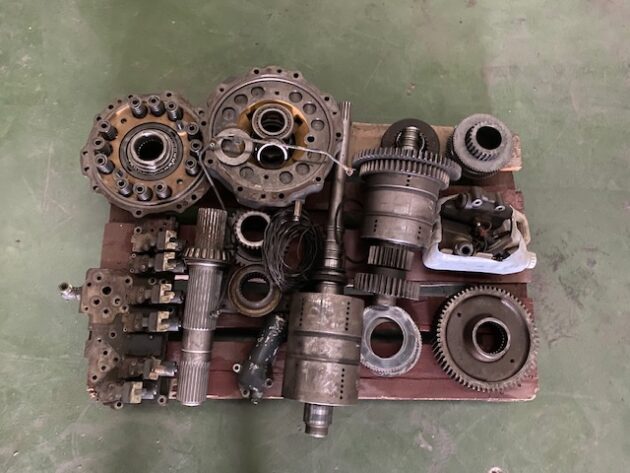 KOMATSU WA470-5 - 714-07-20000 - TRANSMISSION - Image 7
