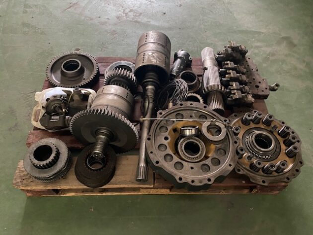 KOMATSU WA470-5 - 714-07-20000 - TRANSMISSION - Image 8