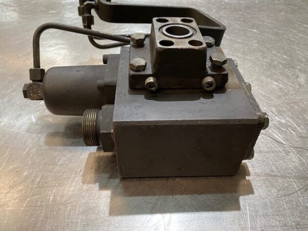 AKERMAN  EC230B  14259736 - VÁLVULA DE SOSTENIMIENTO DE BOTELLA DE ELEVACIÓN PLUMA - Imagen 2