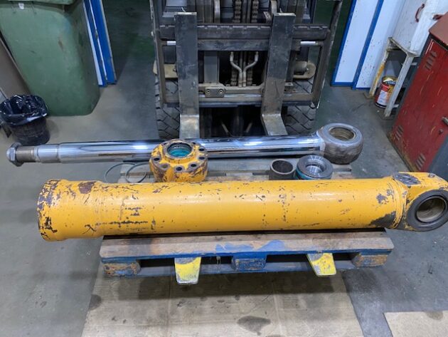LIEBHERR  R954CHD LITRONIC  9201798 - BOTELLA DE CAZO
