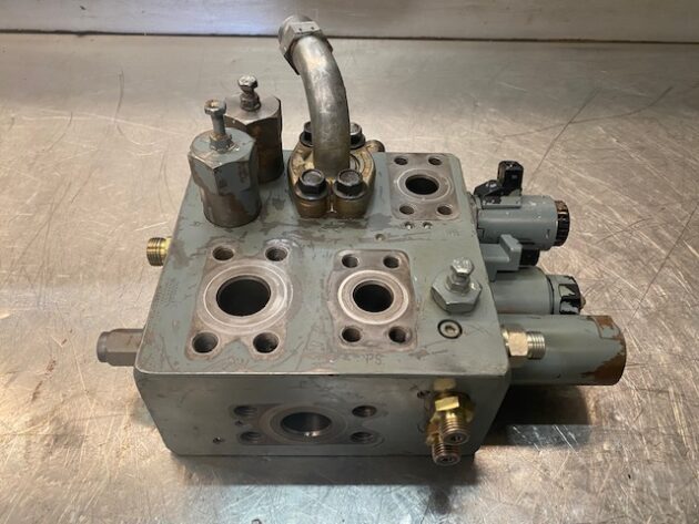 VOLVO  L180E  11410033 - DISTRIBUIDOR DE 3ª. FUNCIÓN AV5467