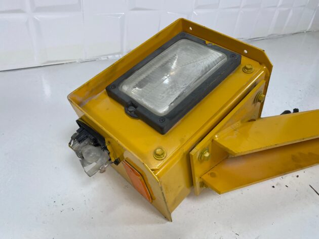 VOLVO  L180E   - FARO DELANTERO DERECHO CON SOPORTE - Imagen 4