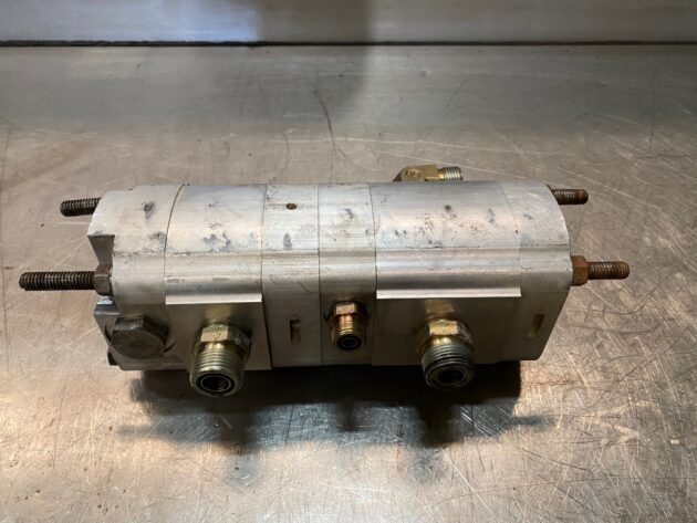 VOLVO  L180E  11148530 - BOMBA DE ACEITE DE FRENOS