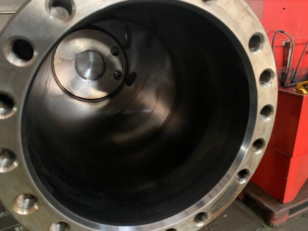 VOLVO  L180E  11107863 / 11107864 - BOTELLA DE VOLTEO PALA - Imagen 4