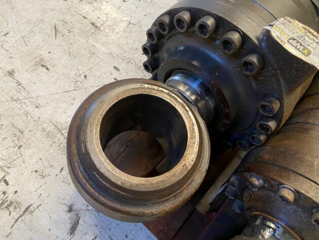 VOLVO  L180E  11107863 / 11107864 - BOTELLA DE VOLTEO PALA - Imagen 7