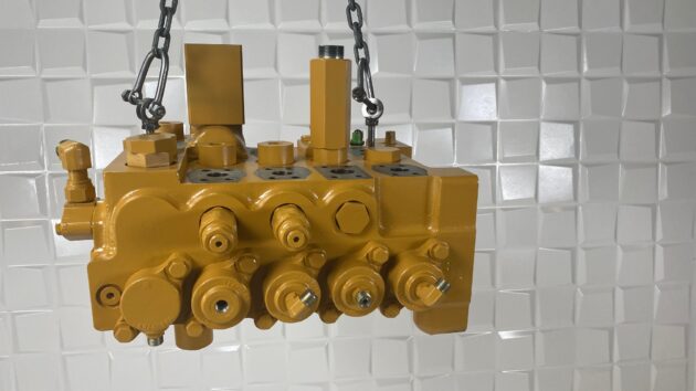 CATERPILLAR  345C  259-7779 - DISTRIBUIDOR DE 5 CARRETES - Imagen 2