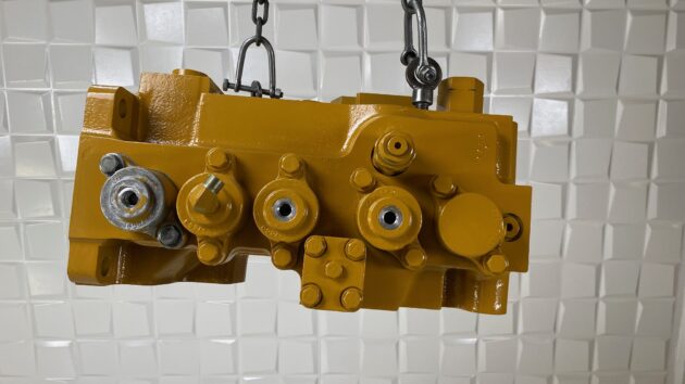 CATERPILLAR  345C  259-7713 - DISTRIBUIDOR DE 4 CARRETES - Imagen 3