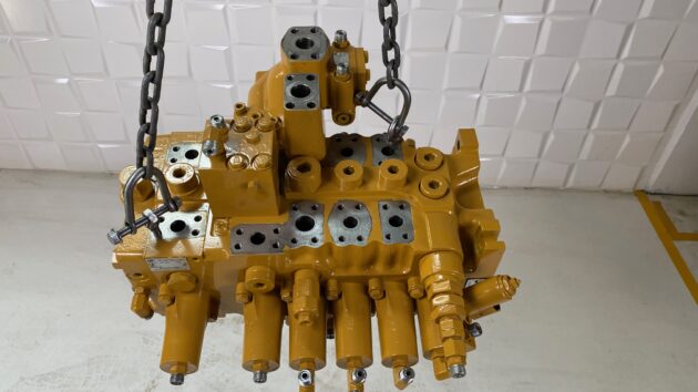 CATERPILLAR  330D  285-1347 / 352-6851 / 352-7111 - DISTRIBUIDOR IZQUIERDO - Imagen 2