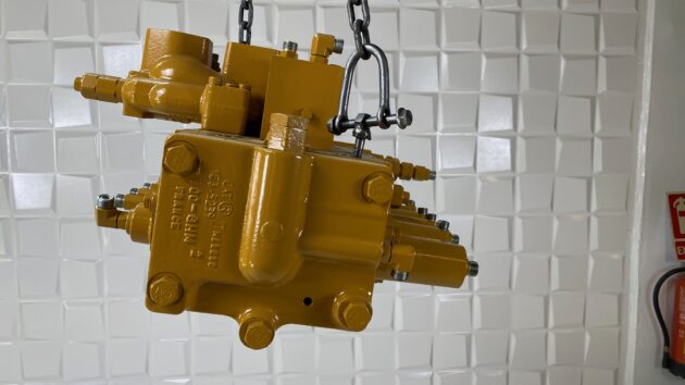 CATERPILLAR  330D  285-1347 / 352-6851 / 352-7111 - DISTRIBUIDOR IZQUIERDO - Imagen 3