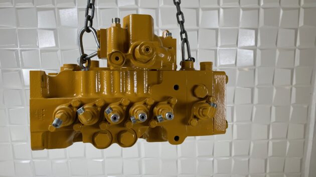 CATERPILLAR  330D  285-1347 / 352-6851 / 352-7111 - DISTRIBUIDOR IZQUIERDO - Imagen 4