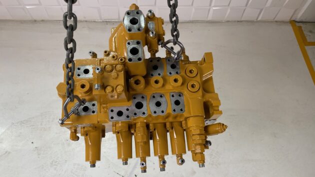 CATERPILLAR  330D  285-1347 / 352-6851 / 352-7111 - DISTRIBUIDOR IZQUIERDO - Imagen 6