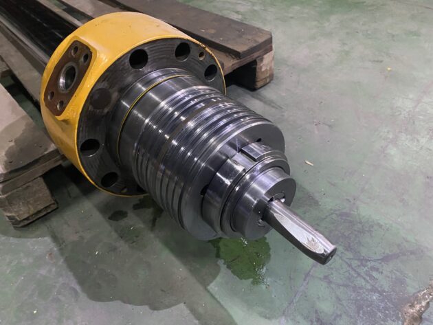 LIEBHERR  R964HD LITRONIC  9233518 - BOTELLA DE BALANCÍN - Imagen 6