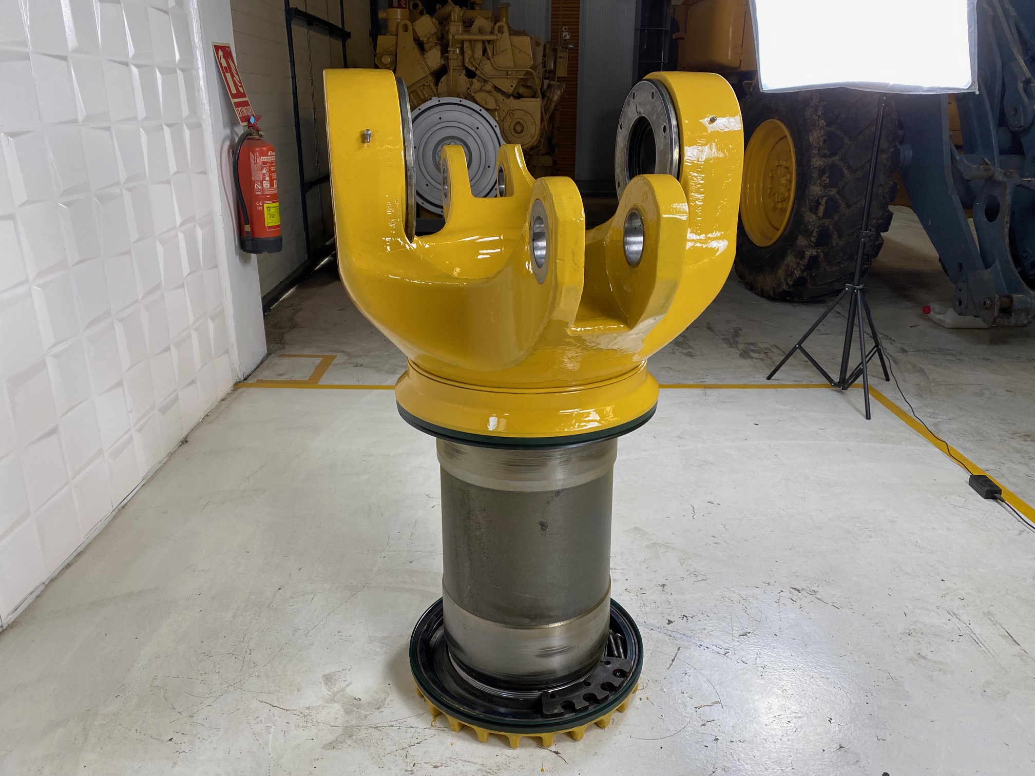 VOLVO A40D - 11193685 - CENTRAL JOINT YOKE - Image 3