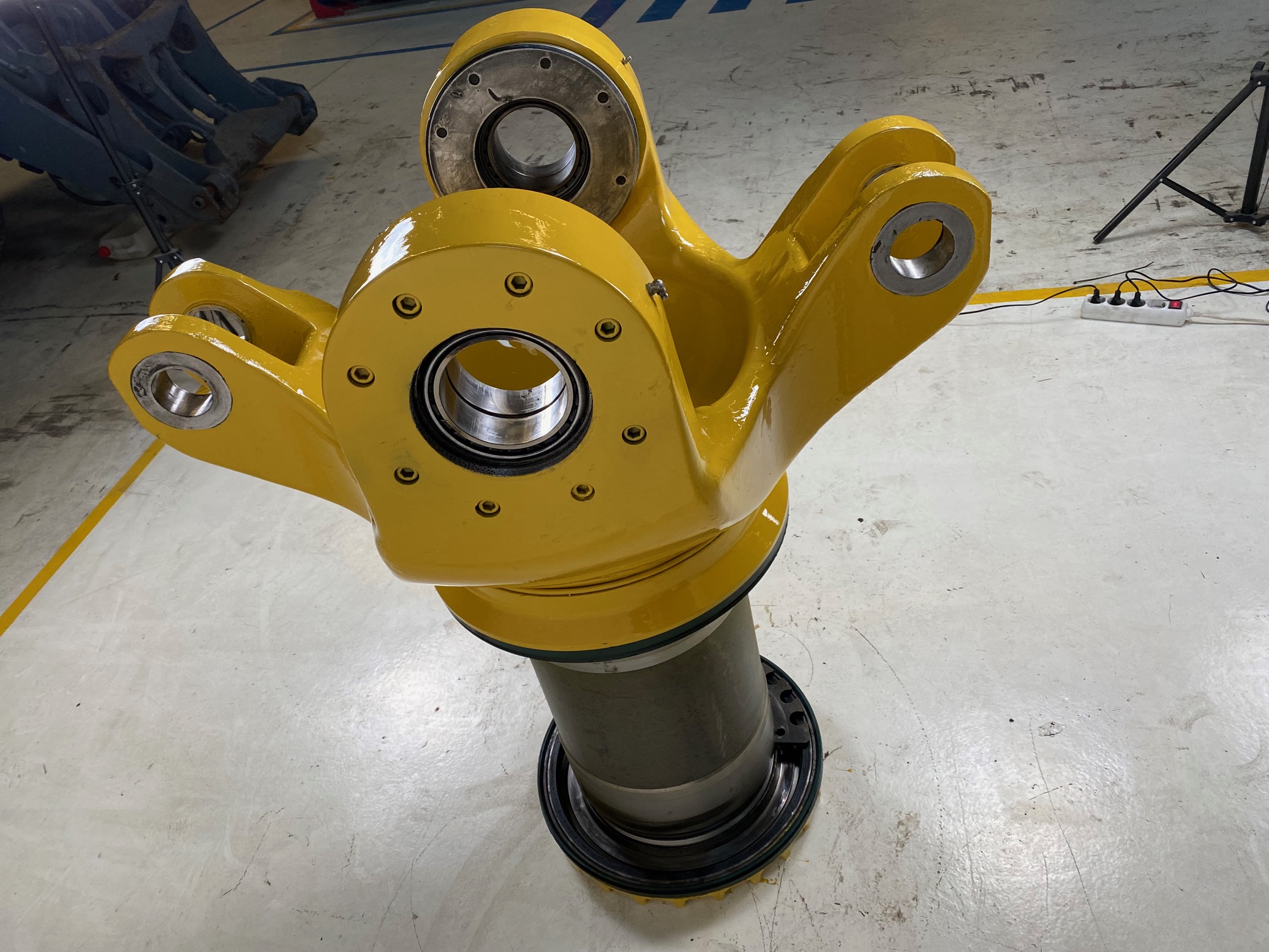 VOLVO A40D - 11193685 - CENTRAL JOINT YOKE - Image 4