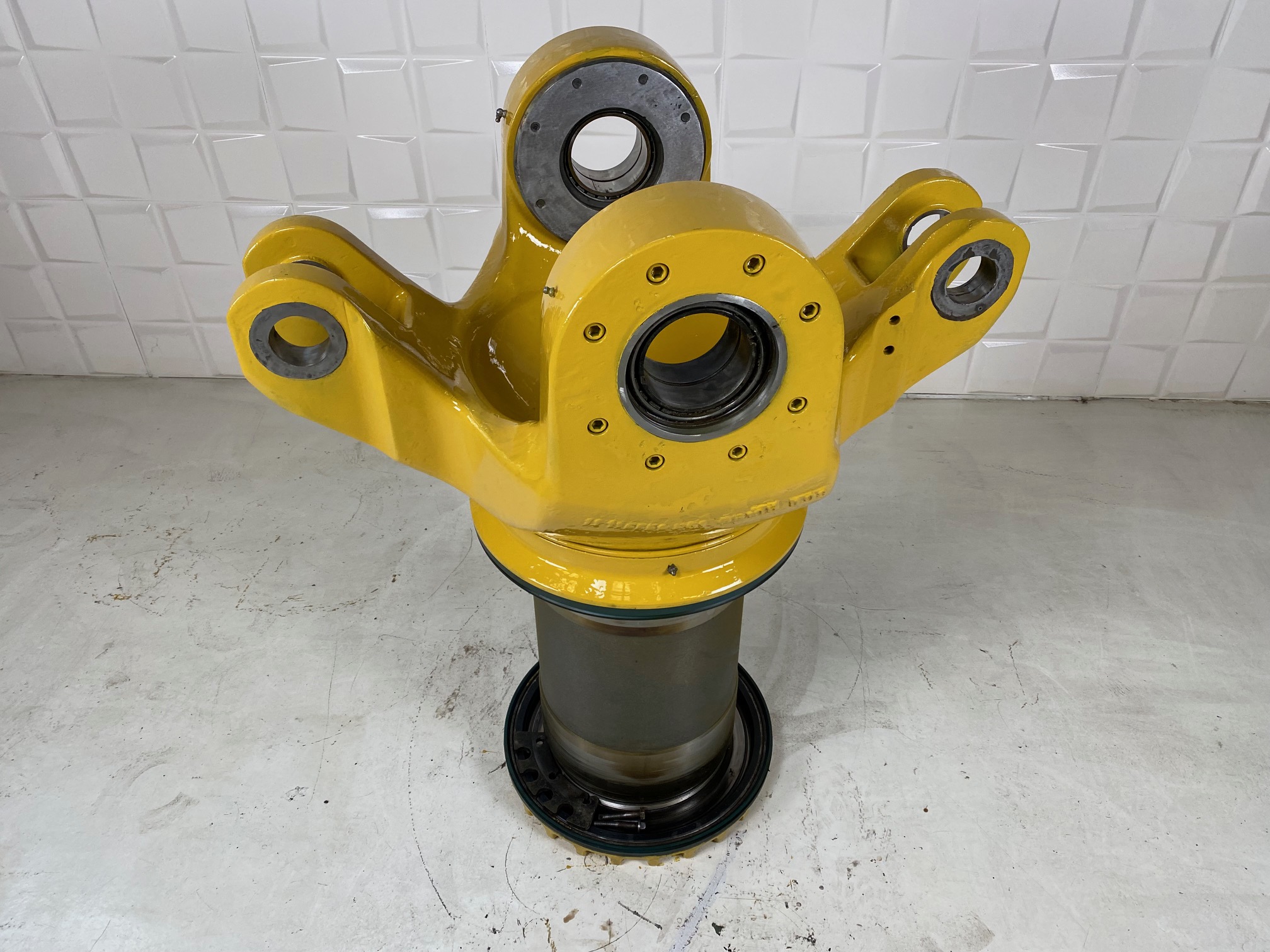 VOLVO A40D - 11193685 - CENTRAL JOINT YOKE