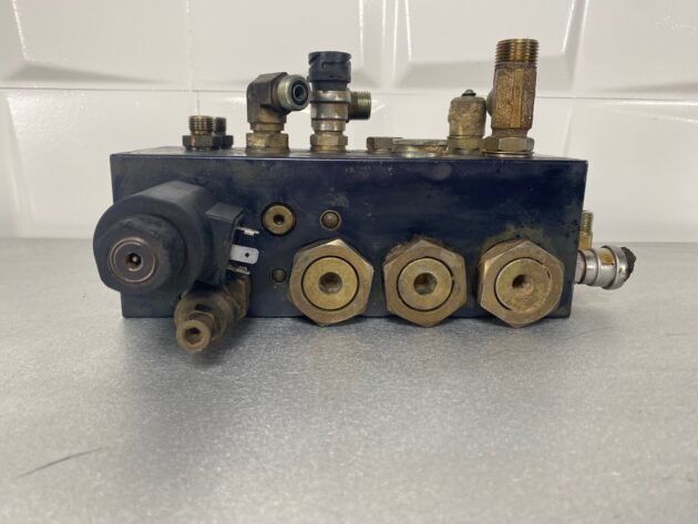 VOLVO  A40D  11119198 - CUERPO DE VÁLVULAS DE FRENOS - Imagen 2