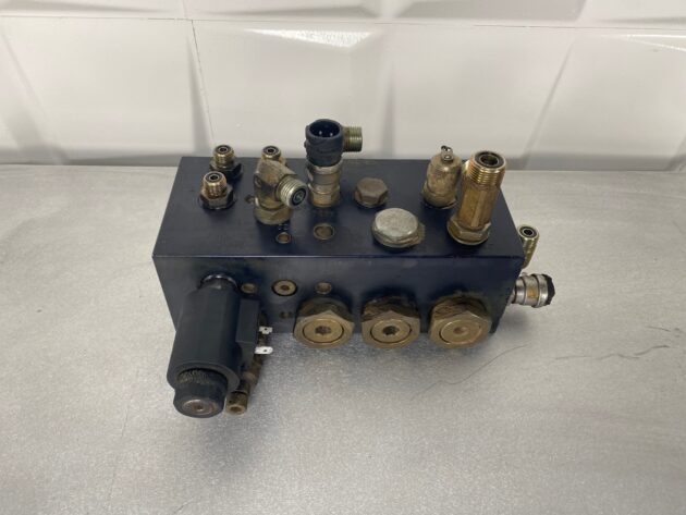 VOLVO  A40D  11119198 - CUERPO DE VÁLVULAS DE FRENOS